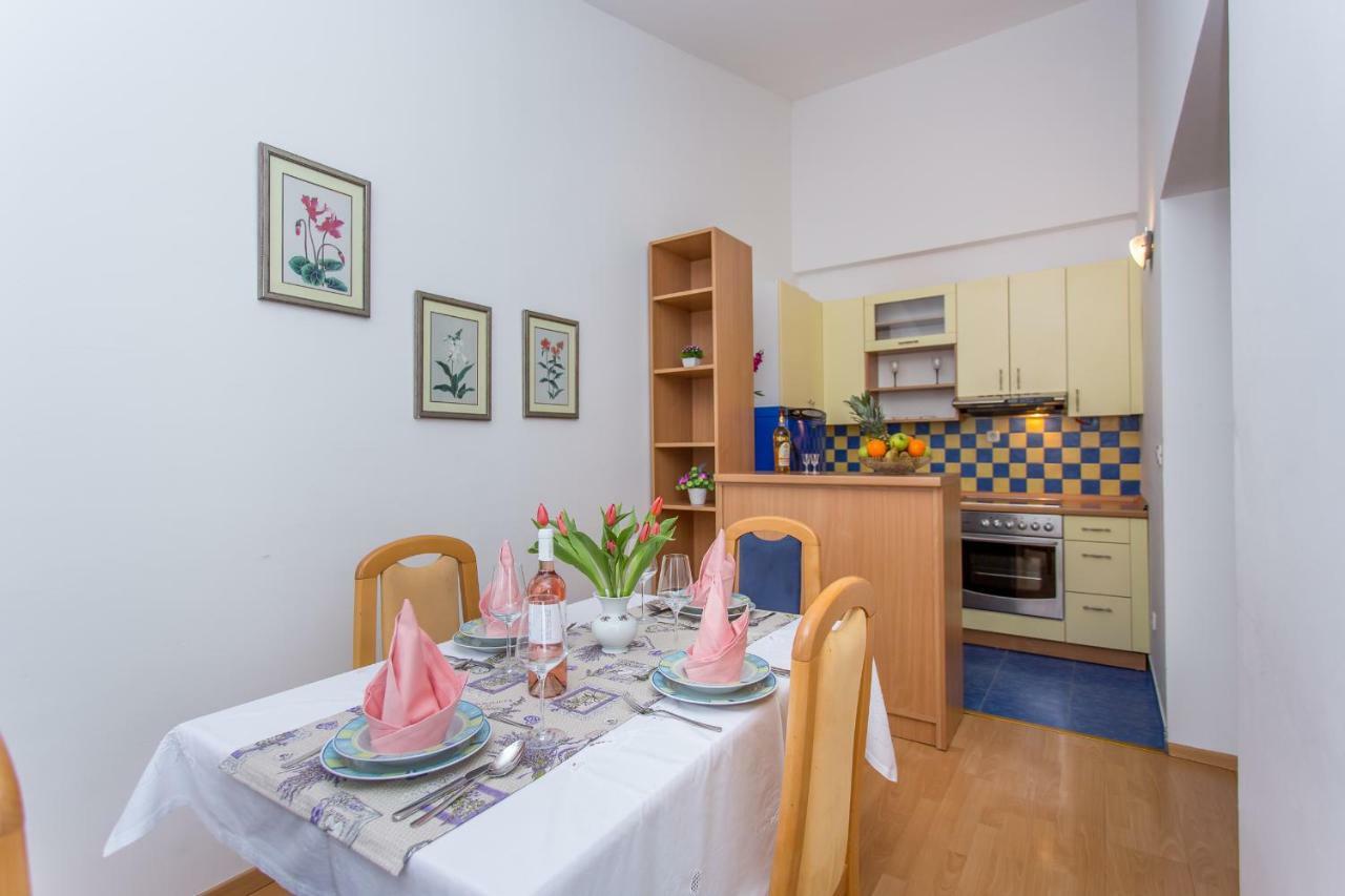 Apartments Snjezana Makarska Zewnętrze zdjęcie